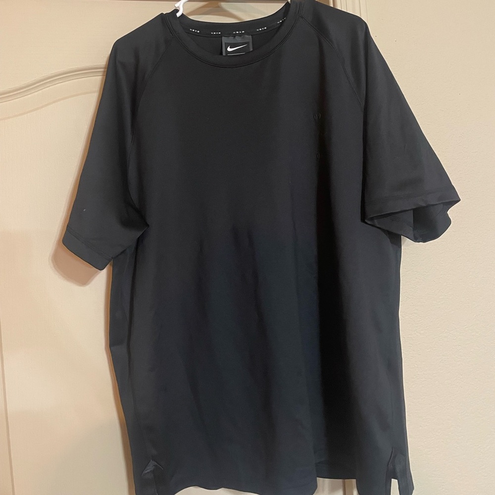 Nike athletic training men’s Tee-shirt high quality extra large XL black